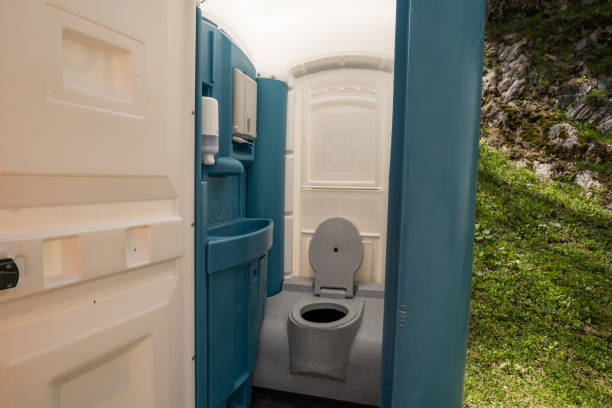 Best Standard Portable Toilet Rental  in Greenacres, CA